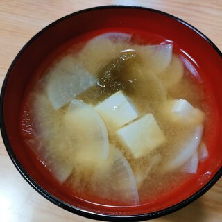 大根と豆腐ととろろ昆布の味噌汁